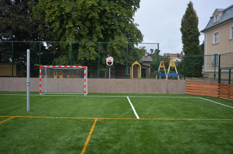 Sportovní hřiště při základní škole v Novém Boru