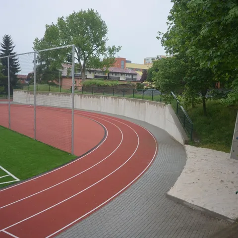 Rekonstrukce sportovního areálu ZŠ Dědina Praha 6 - Liboc
