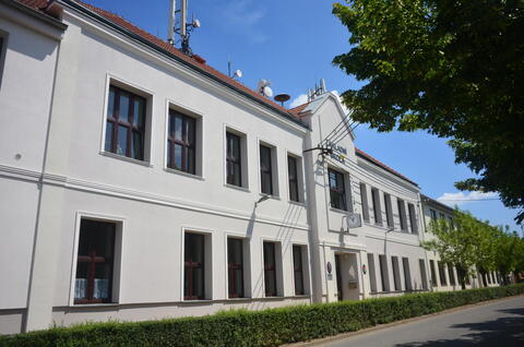 Rekonstrukce a přístavba Základní školy v Semicích