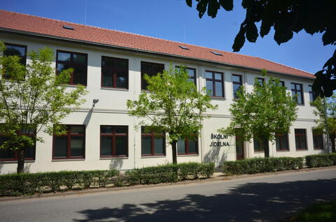 Rekonstrukce a přístavba Základní školy v Semicích