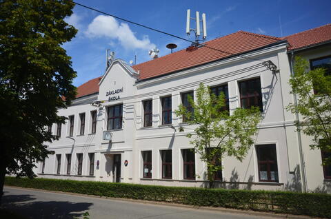Rekonstrukce a přístavba Základní školy v Semicích